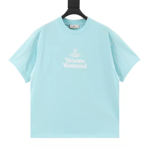Vivienne Westwood 25ss logo pattern print short-sleeved T-shirtThe fabric is made of high-weight 260g combed cotton, customized 1:1 thread, comfortable and skin-friendly, no strange feeling,The whole piece of clothing is matched with white open-stitch lock edge, custom-dyed fabric, high textile density, good drape, not easy to deform, thick weave plus compact spinning process,It will not affect the breathability of the fabric, and the color saturation is very high. Customized auxiliary materials with three labelsThe front and back logo patterns are three-dimensionally printed, a versatile and good-looking long-sleeved loose version that hides the flesh and makes you look thin and not picky