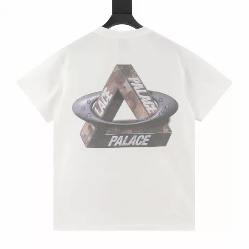 PALACE co-branded VIVIENNE WESTWOOD punk style logo print short-sleeved T-shirt. Loose and casual version. Suitable for street style. Prints that echo each other on the front and back. Small pattern on the chest. Large pattern on the back. The pattern combines the classic Penrose triangle of Palace and the classic Saturn shape of the Queen Mother. Visually, it has a very ethereal and three-dimensional effect. The representative pattern of the overprint is full of metallic colors. It promotes the punk spirit without any sense of disobedience. It expresses the art and ideas that belong to it. The rebellious spirit that is unrestrained in the world is the element pursued by young people today. 230g cotton double yarn. Genuine grade