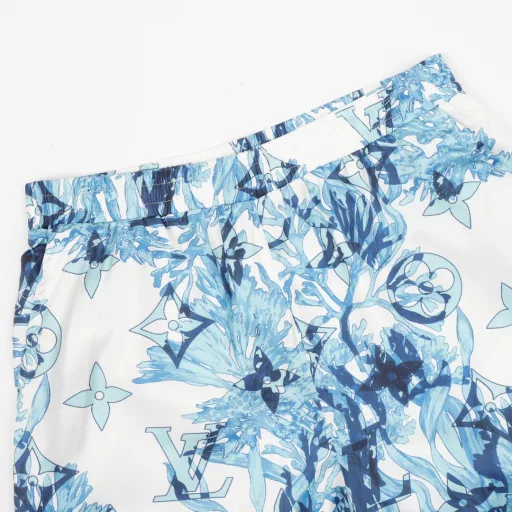 Louis Vuitton Coral Seaweed Shorts Made from silk, this fresh short-sleeved shirt features the collection's Monogram Aquagarden pattern, with coral and seaweed leaves and aqua tones complemented by embroidered sequins. Made from lightweight silk, this casual piece has a lively silhouette and an open collar in contrasting white. It's a graphic holiday wardrobe piece that can be easily paired with timeless summer pieces. Ready to plunge into the ocean, these fresh swim shorts feature the Monogram Aquagarden graphic pattern in aqua tones. The all-over logo printed on technical nylon combines coral and seaweed leaves with subtle Monogram elements. Coming out of the water, this piece completes your summer vacation look