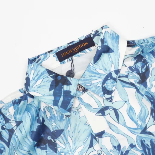 Louis Vuitton Coral Seaweed Short ShirtMade from silk, it is skin-friendly while also making the clothes more textured. This fresh short-sleeved shirt features the Monogram Aquagarden pattern from this collection, with coral and seaweed leaves and aqua blue tones complementing the embroidered sequins. This casual piece is made of lightweight silk fabric with a lively silhouette and an open collar in contrasting white. It is a graphic holiday wardrobe piece that can be easily paired with timeless summer items. The fresh swim shorts feature the Monogram Aquagarden graphic pattern in aqua blue tones, ready to plunge into the ocean. The all-over logo printed on technical nylon combines coral and seaweed leaves with subtle Monogram elements. Coming out of the water, this piece can complete the look of a summer vacation.
