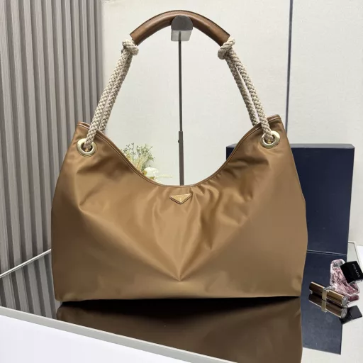 New Tote Bag 🎉1BC244 Large Shopping Bag🎉🎉This recycled nylon bag is inspired by classic marine elements, with a novel and exquisite combination to highlight a lively and individual style. The sliding braided handle outlines the oversized silhouette of this versatile accessory, and the enameled triangular metal logo highlights the brand identity. It has a large capacity and the upper body effect is very charming😘😘Lightweight and practical, it is another timeless hit