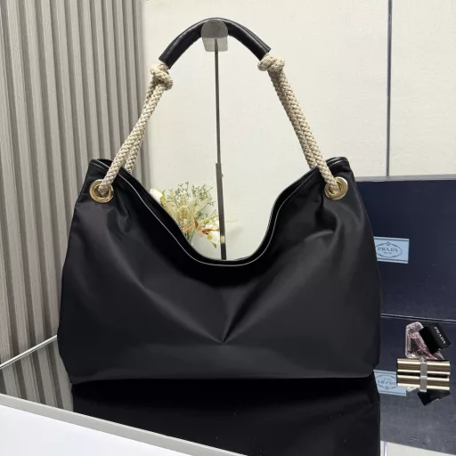 New Tote Bag 🎉1BC244 Large Shopping Bag🎉🎉This recycled nylon bag is inspired by classic marine elements, with a novel and exquisite combination to highlight a lively and individual style. The sliding braided handle outlines the oversized silhouette of this versatile accessory, and the enameled triangular metal logo highlights the brand identity. It has a large capacity and the upper body effect is very charming😘😘Lightweight and practical, it is another timeless hit