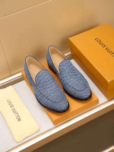 Louis Vuitton's official website is a hit! A one-to-one replica of the original, the calm connotation️ elegant taste is indescribable to start the journey of fashion shoes💍💍 calmly cope with various occasions! The momentum of the big brand is self-evident! Comfortable and elegant on the feet! The upper is made of Italian first-layer cowhide embossed, cowhide lining, a fashion must-have!