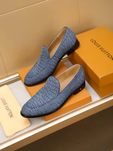 Louis Vuitton's official website is a hit! A one-to-one replica of the original, the calm connotation️ elegant taste is indescribable to start the journey of fashion shoes💍💍 calmly cope with various occasions! The momentum of the big brand is self-evident! Comfortable and elegant on the feet! The upper is made of Italian first-layer cowhide embossed, cowhide lining, a fashion must-have!