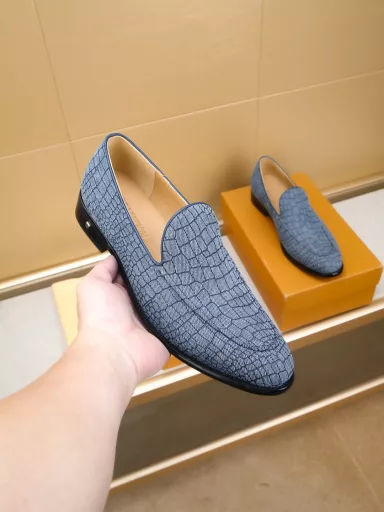 Louis Vuitton's official website is a hit! A one-to-one replica of the original, the calm connotation️ elegant taste is indescribable to start the journey of fashion shoes💍💍 calmly cope with various occasions! The momentum of the big brand is self-evident! Comfortable and elegant on the feet! The upper is made of Italian first-layer cowhide embossed, cowhide lining, a fashion must-have!