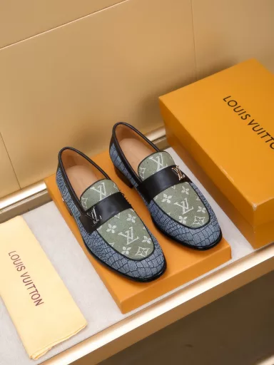 Louis Vuitton's official website is a hit! A one-to-one replica of the original, the calm connotation️ elegant taste is indescribable to start the journey of fashion shoes💍💍 calmly cope with various occasions! The momentum of the big brand is self-evident! Comfortable and elegant on the feet! The upper is made of Italian first-layer cowhide embossed, cowhide lining, a fashion must-have!