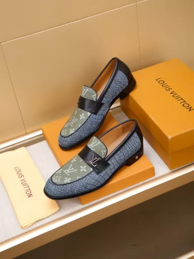 Louis Vuitton's official website is a hit! A one-to-one replica of the original, the calm connotation️ elegant taste is indescribable to start the journey of fashion shoes💍💍 calmly cope with various occasions! The momentum of the big brand is self-evident! Comfortable and elegant on the feet! The upper is made of Italian first-layer cowhide embossed, cowhide lining, a fashion must-have!