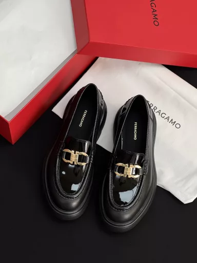 Salvatore Ferragamo New Horsebit Thick-soled LoafersIn the vast starry sky of fashion, Salvatore Ferragamo loafers are like a shining and eternal superstar. Since their shining debut, they have defined the fashion code of elegance and comfort, and have become the foot treasures that countless fashion believers dream of.Every pair of Salvatore Ferragamo loafers is born in a traditional Italian handmade workshop, where leather and art dance together. Experienced craftsmen select the world's top leathers, and discern every inch of texture and texture between their fingertips, just to pick out the best materials that can carry the soul of the brand. From precise cutting to delicate sewing, hundreds of processes are meticulously crafted. The iconic 