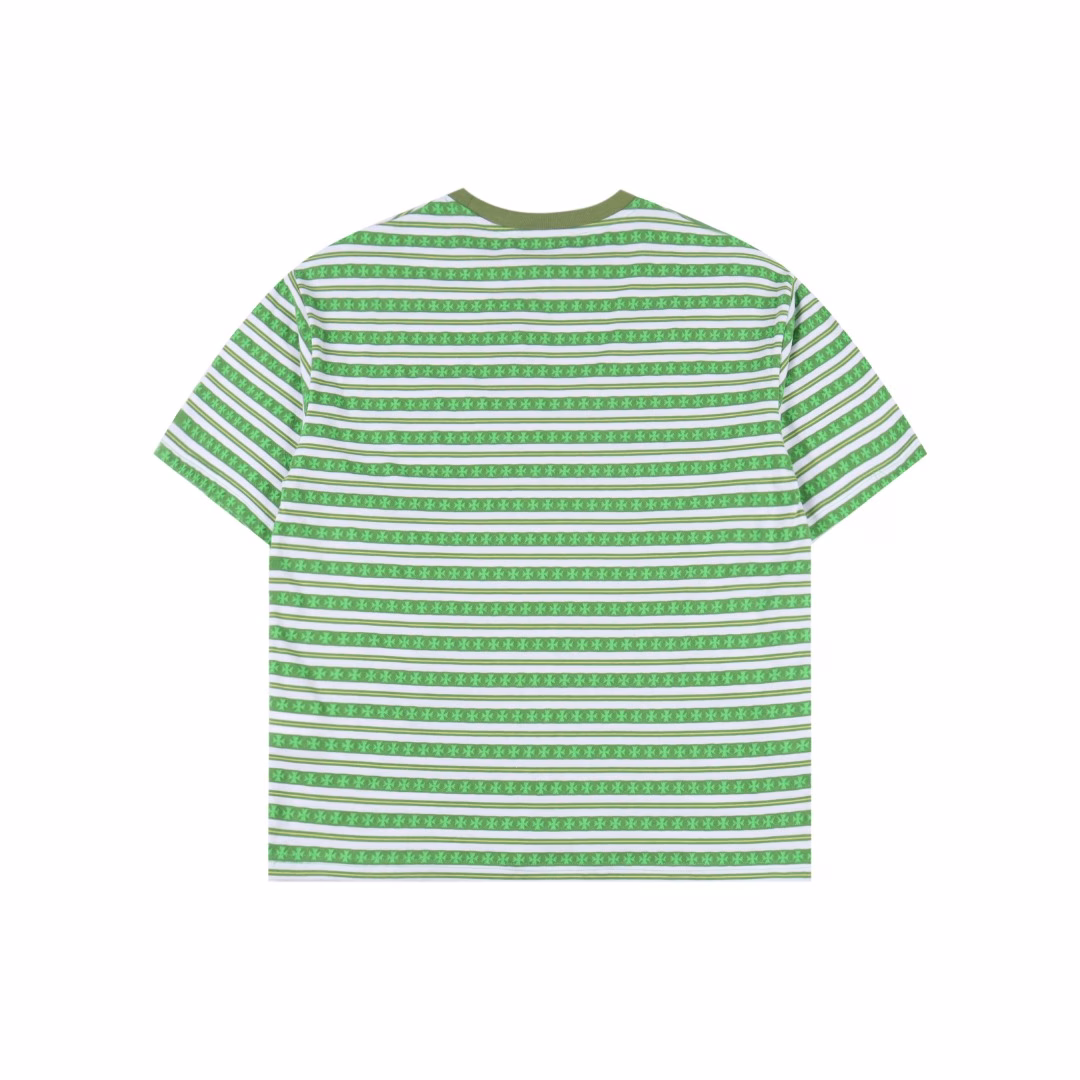 Chrome Hearts 25SS striped full-length cross short-sleeved T-shirtThe fabric uses 26 OE yarn, which is different from the 21S pure cotton yarn on the market. The different market yarns mean that the shape, size and stitch length of the jacquard of the whole garment will be different from the original. The whole garment has four colors. All are colored according to the zp sample. The fabric coloring and yarn dyeing cycle is about 30 days. The fabric of the whole garment is made of color-woven jacquard technology. The buttons are independently molded for silver-plated materials. The color is electroplated and aged according to the original. The embroidery thread is a custom-dyed 105D polyester thread, using imported No. 9 needles. The overall pattern density and line arc are basically consistent. Customized accessories are three-standard