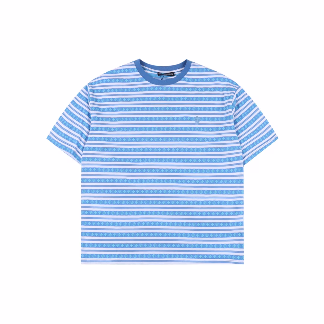 Chrome Hearts 25SS striped full-length cross short-sleeved T-shirtThe fabric uses 26 OE yarn, which is different from the 21S pure cotton yarn on the market. The different market yarns mean that the shape, size and stitch length of the jacquard of the whole garment will be different from the original. The whole garment has four colors. All are colored according to the zp sample. The fabric coloring and yarn dyeing cycle is about 30 days. The fabric of the whole garment is made of color-woven jacquard technology. The buttons are independently molded for silver-plated materials. The color is electroplated and aged according to the original. The embroidery thread is a custom-dyed 105D polyester thread, using imported No. 9 needles. The overall pattern density and line arc are basically consistent. Customized accessories are three-standard
