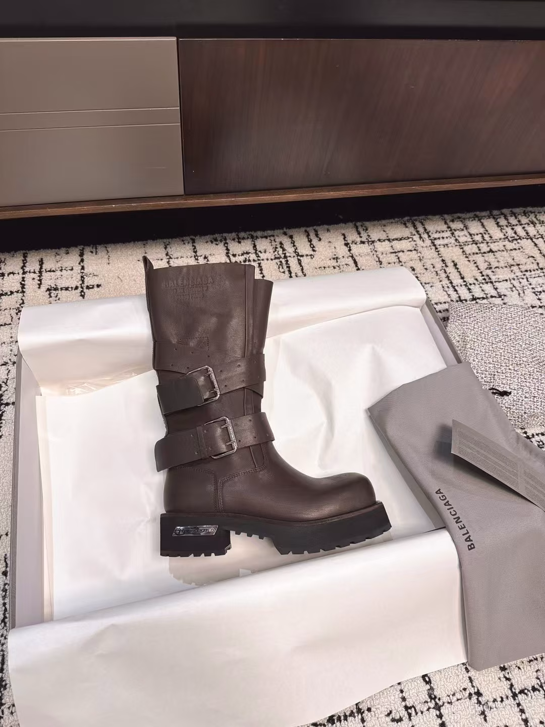 Balenciaga 2025/Early Spring Martin Boots👢🔥🦏Best Shoe King of the Year👑 Wearable in all seasons✔️🌸☀️🍂❄️ It took 2 months to make the mold ⏳ ZP has the ultimate detail restoration✨I've been thinking about it since it was launched in the counter