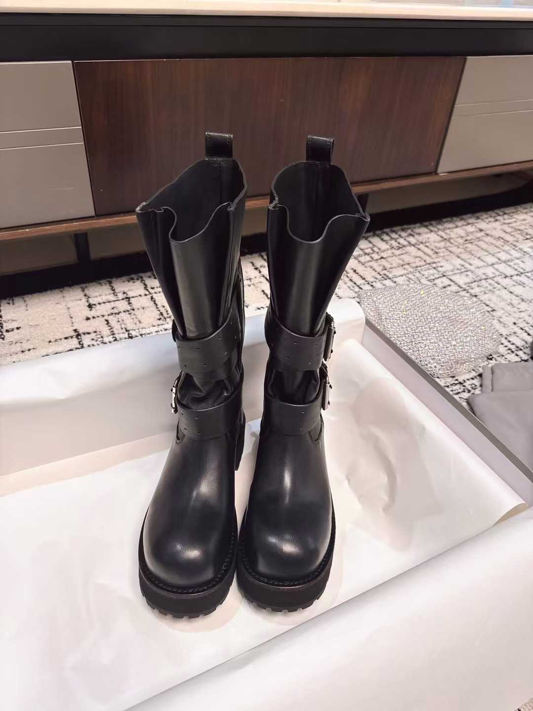 Balenciaga 2025/Early Spring Martin Boots👢🔥🦏Best Shoe King of the Year👑 Wearable in all seasons✔️🌸☀️🍂❄️ It took 2 months to make the mold ⏳ ZP has the ultimate detail restoration✨I've been thinking about it since it was launched in the counter