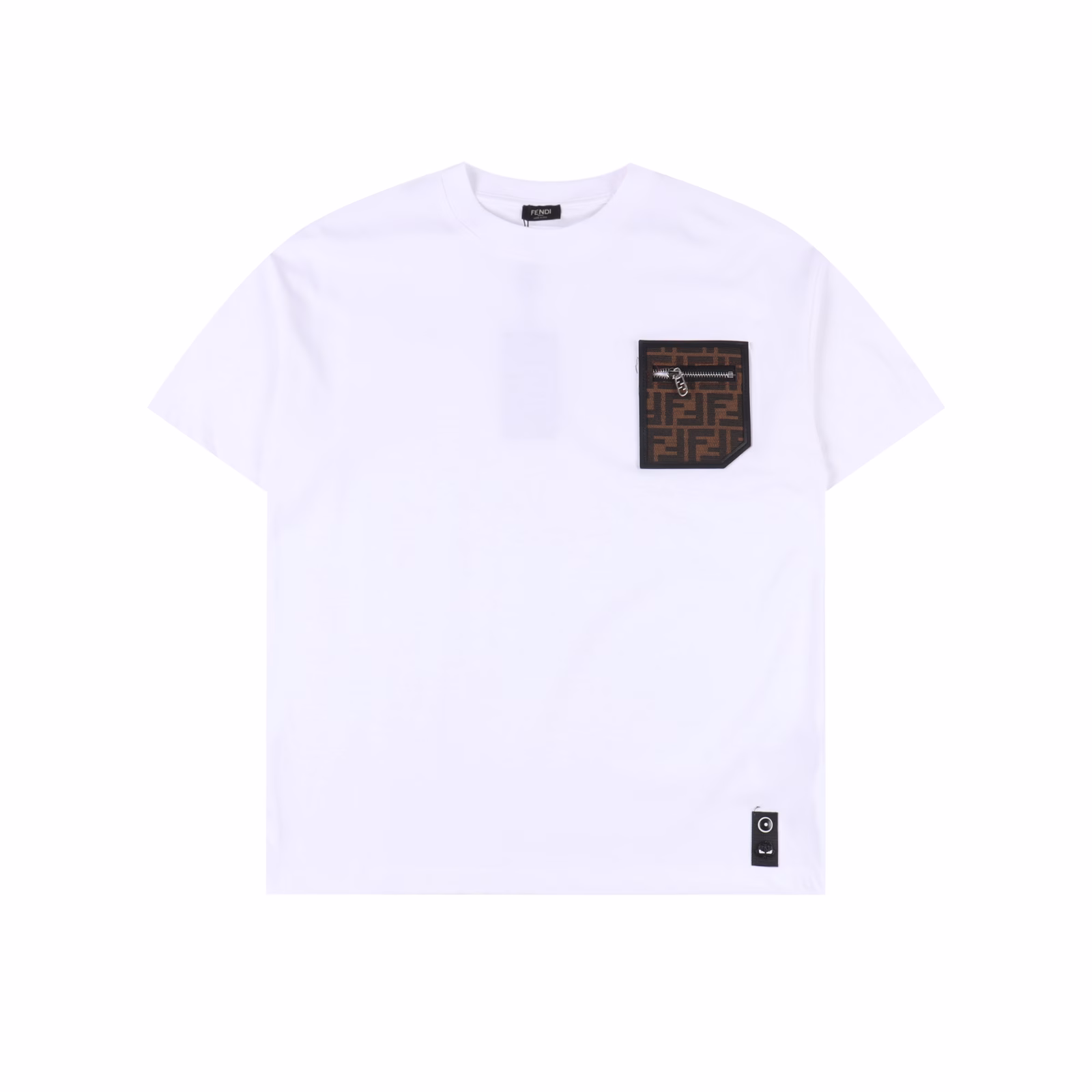 Fendi leather trim zip pocket short sleeve T-shirtDifferent from the market currency, top version, synchronized with the official website. Pocket trim is made of leather,Skateboard style T-shirt, chest zip pocket. Round neck short sleeves. Black cotton plain fabric material.Chest pocket decorated with jacquard FF fabric inlay and leather trim of the same color.Same style for men and women, the first choice for self-retention this summer.