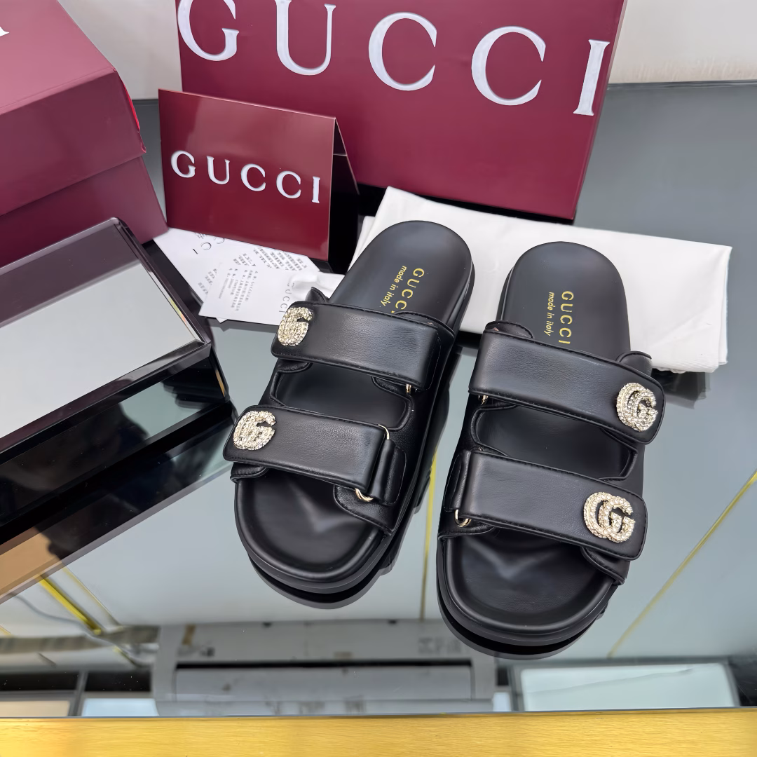 Gucci's modern design aesthetic explores a unique path of craftsmanship, combining classic elements of the House with its beloved logo. The sandal is embellished with the beloved Double G hardware, which adds a subtle touch of logo charm to the design and complements the versatility of the Velcro strap.