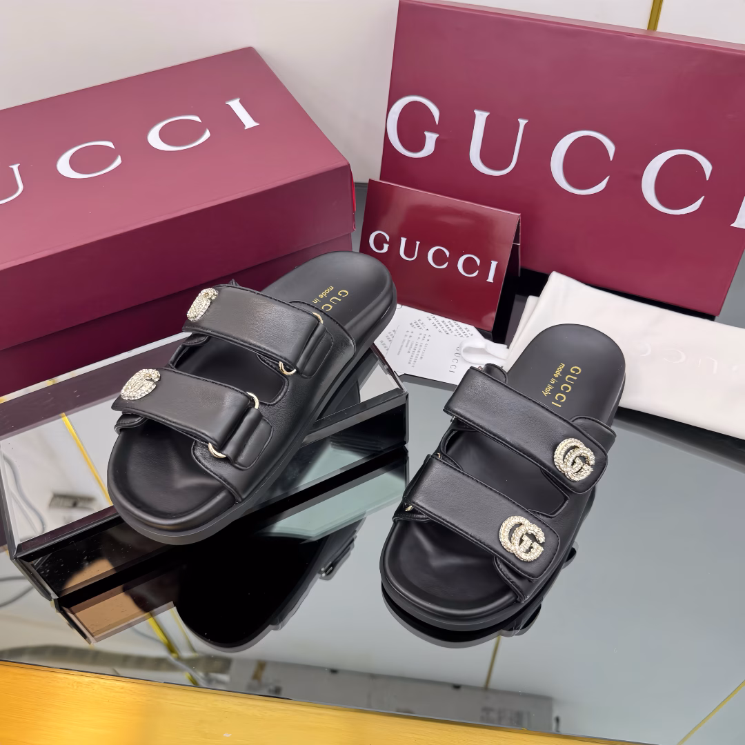 Gucci's modern design aesthetic explores a unique path of craftsmanship, combining classic elements of the House with its beloved logo. The sandal is embellished with the beloved Double G hardware, which adds a subtle touch of logo charm to the design and complements the versatility of the Velcro strap.