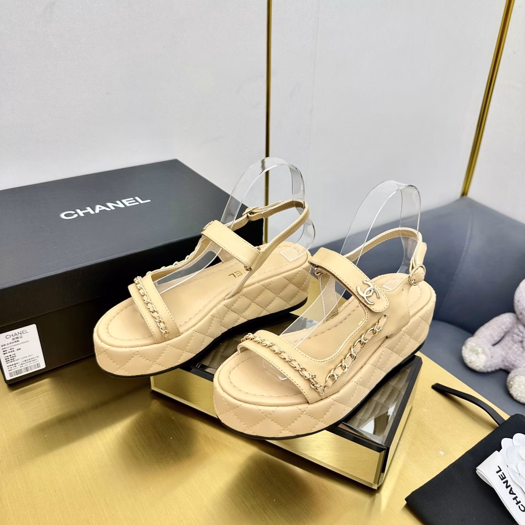 CHANE*｜, a big hit! 🌞🌞🌞Chanel 2025a official website Chanel spring and summer backless sandals dancing shoes series new loafers full of retro style delicate shoe shape looks very pleasing, small round head set off the feet also become thinner, put on the feet give people a retro feeling of the era of shoes, European and American catwalk new style, hot products