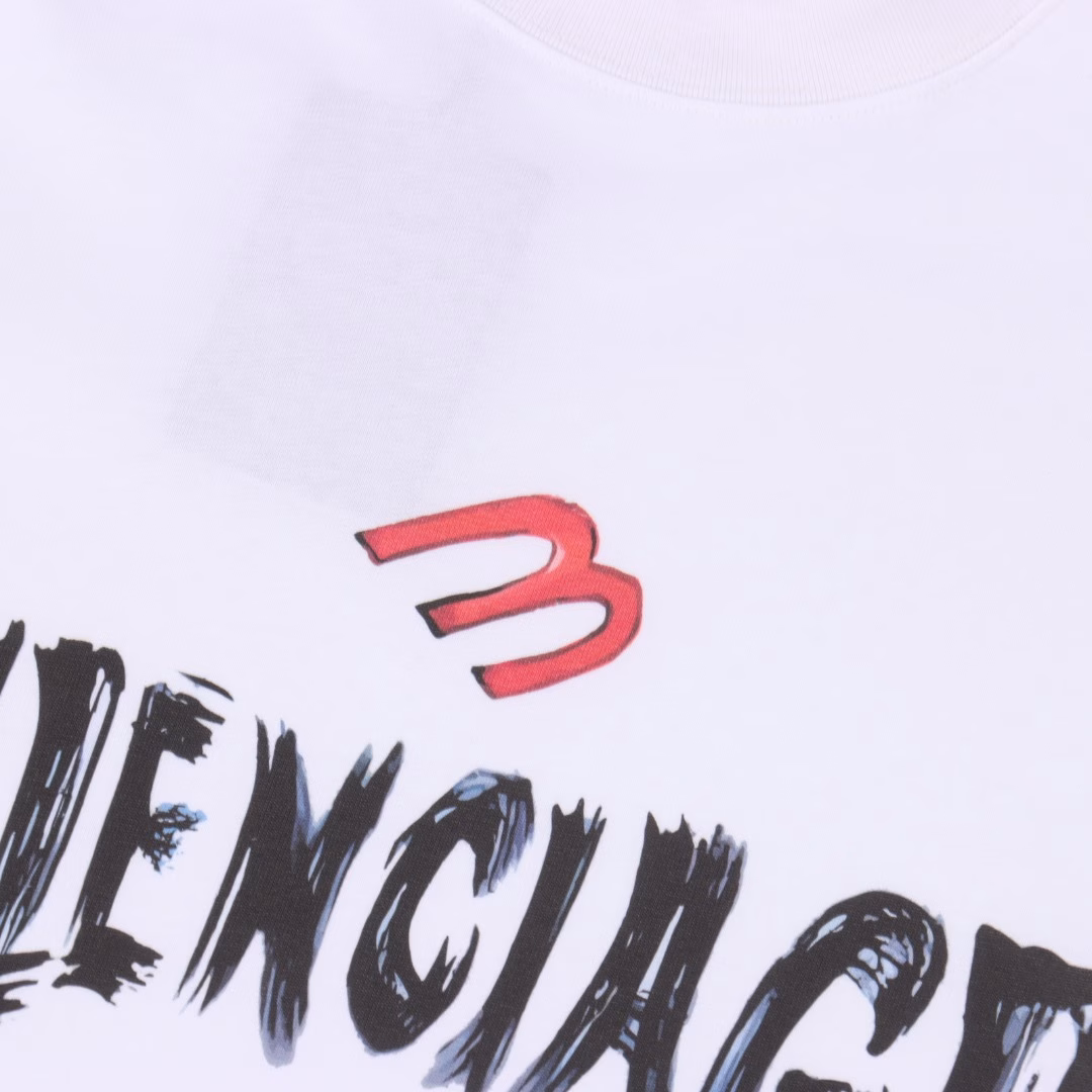 Balenciaga printed letter short-sleeved T-shirtWashed cotton fabric, weighing about 300 grams after washing. Soft and skin-friendly. Fine workmanship, moderate thickness. Same style for men and women, loose fit, fashionable and versatile.