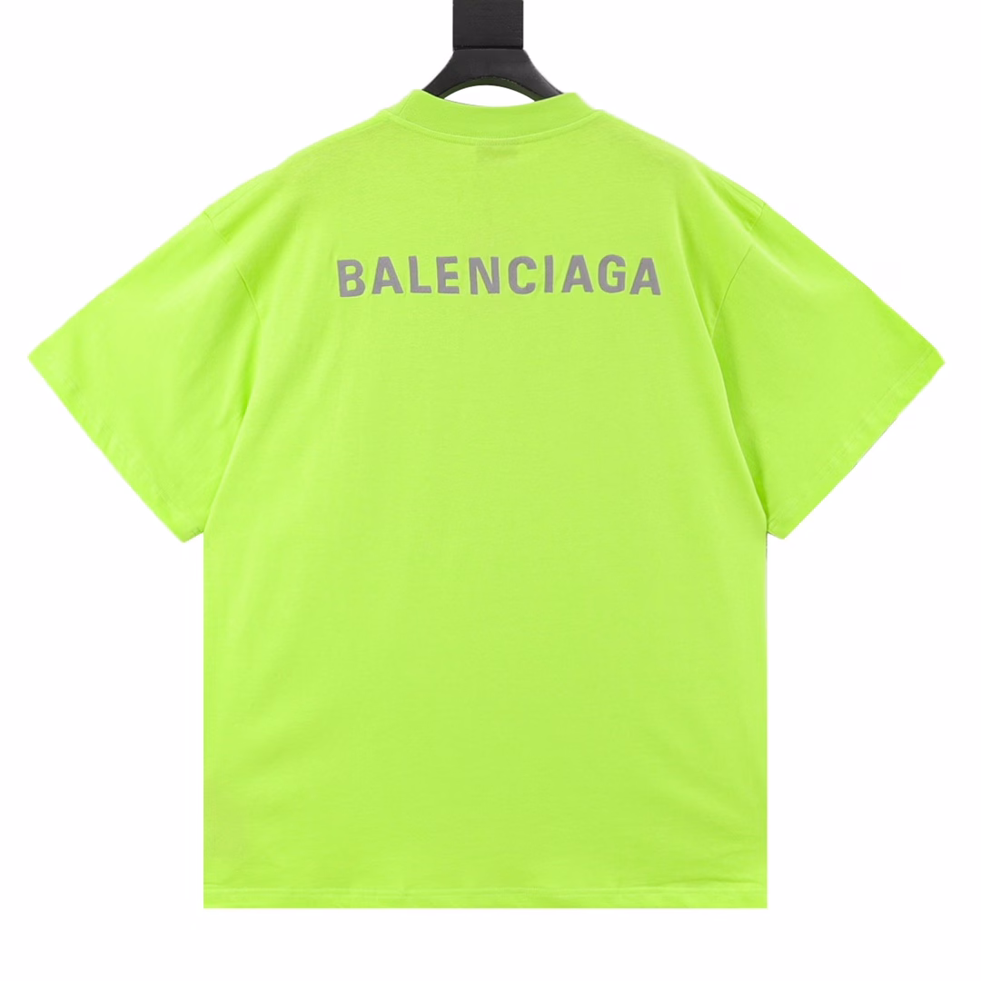 Balenciaga short sleeves with embroidered letters on the front and backExclusive custom-woven and dyed fabric, soft and comfortableEmbroidered Paris English letters logo on the front and back, full embroideryOS drop shoulder loose version, the latest brick cabinet synchronization for spring and summer