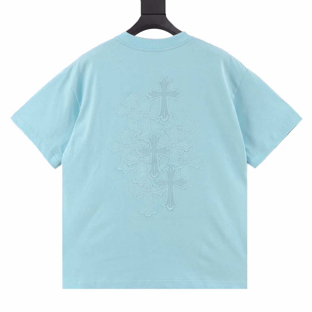 Chrome Hearts 25ss Heavy Back Overlapping Cross Patch Embroidery Short Sleeve T-shirtLuxury dark high street, Harley rock punk spirit,All show its strong dark Gothic style, three-dimensional sense and fabric blended into one,Not easy to fall off, super exquisite, simply the ceiling,Heavy back back overlapping cross patch embroideryUsing 260g double yarn smooth fabric, after high temperature pre-shrinkage treatment, the weight is up to 260g, with the same cylinder 1x1 thread,Repeated washing is not easy to deform, full of details, customized matching accessories,The style is old rock retro, workmanship and texture are first-class