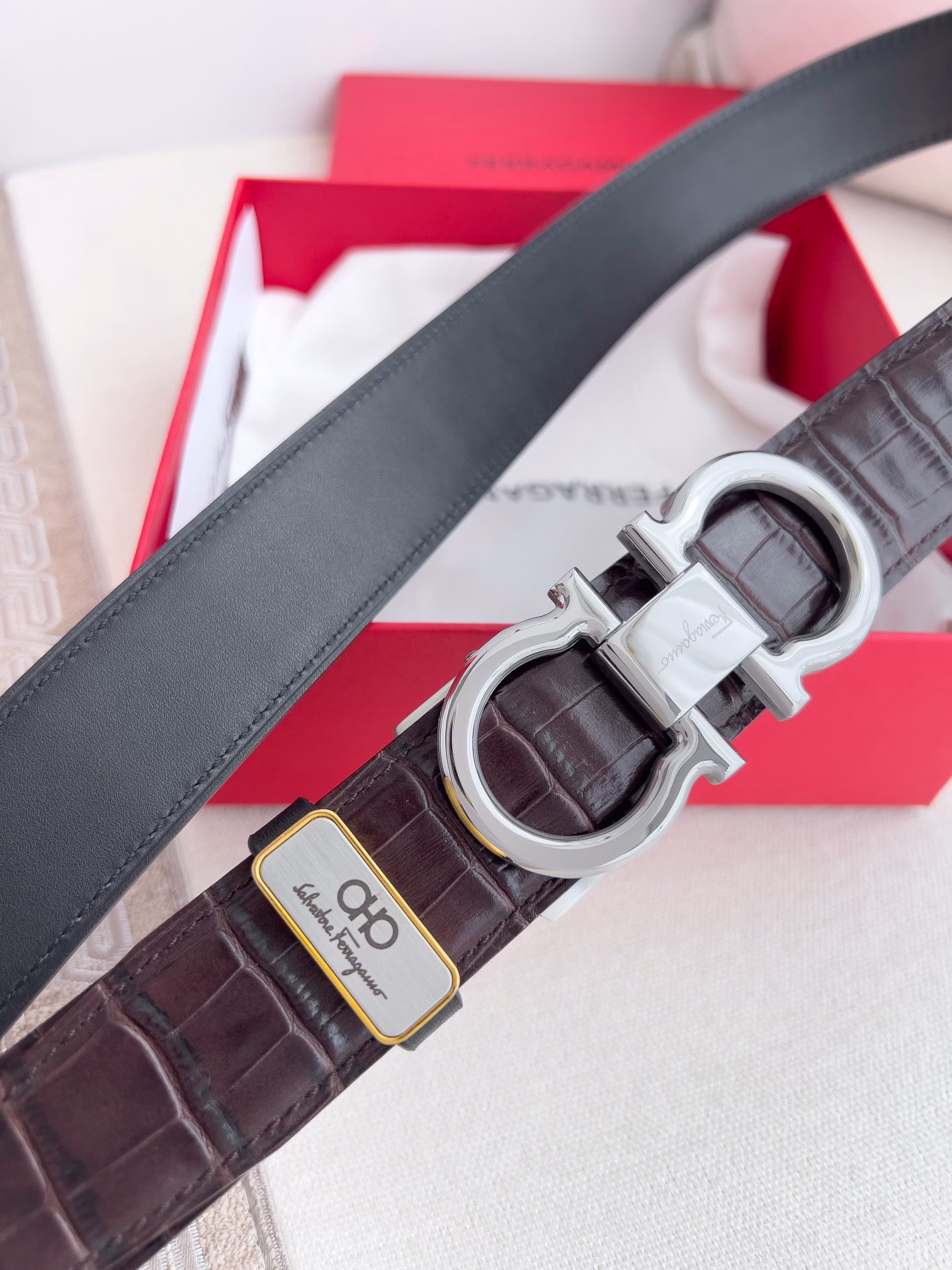Ferrgamo.. Ferragamo Belt ✈️ Automatic Belt · Belt P160Model: Automatic buckle, pure steel automatic buckle, first layer cowhide, automatic belt bodyMaterial: 🐂 100% first layer cowhide, guaranteed genuine leather. 24k pure steel buckle 🌈 Same quality as the counter, first layer cowhide crocodile grain coffee ➕ first layer plain leather bottom, gold buckle, pure steel material classic logo, belt body can be freely cut, first choice for gifting and personal use