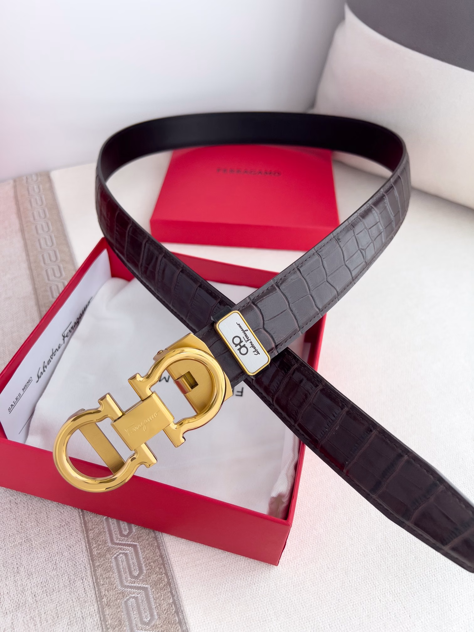 Ferrgamo.. Ferragamo Belt ✈️ Automatic Belt · Belt P160Model: Automatic buckle, pure steel automatic buckle, first layer cowhide, automatic belt bodyMaterial: 🐂 100% first layer cowhide, guaranteed genuine leather. 24k pure steel buckle 🌈 Same quality as the counter, first layer cowhide crocodile grain coffee ➕ first layer plain leather bottom, gold buckle, pure steel material classic logo, belt body can be freely cut, first choice for gifting and personal use