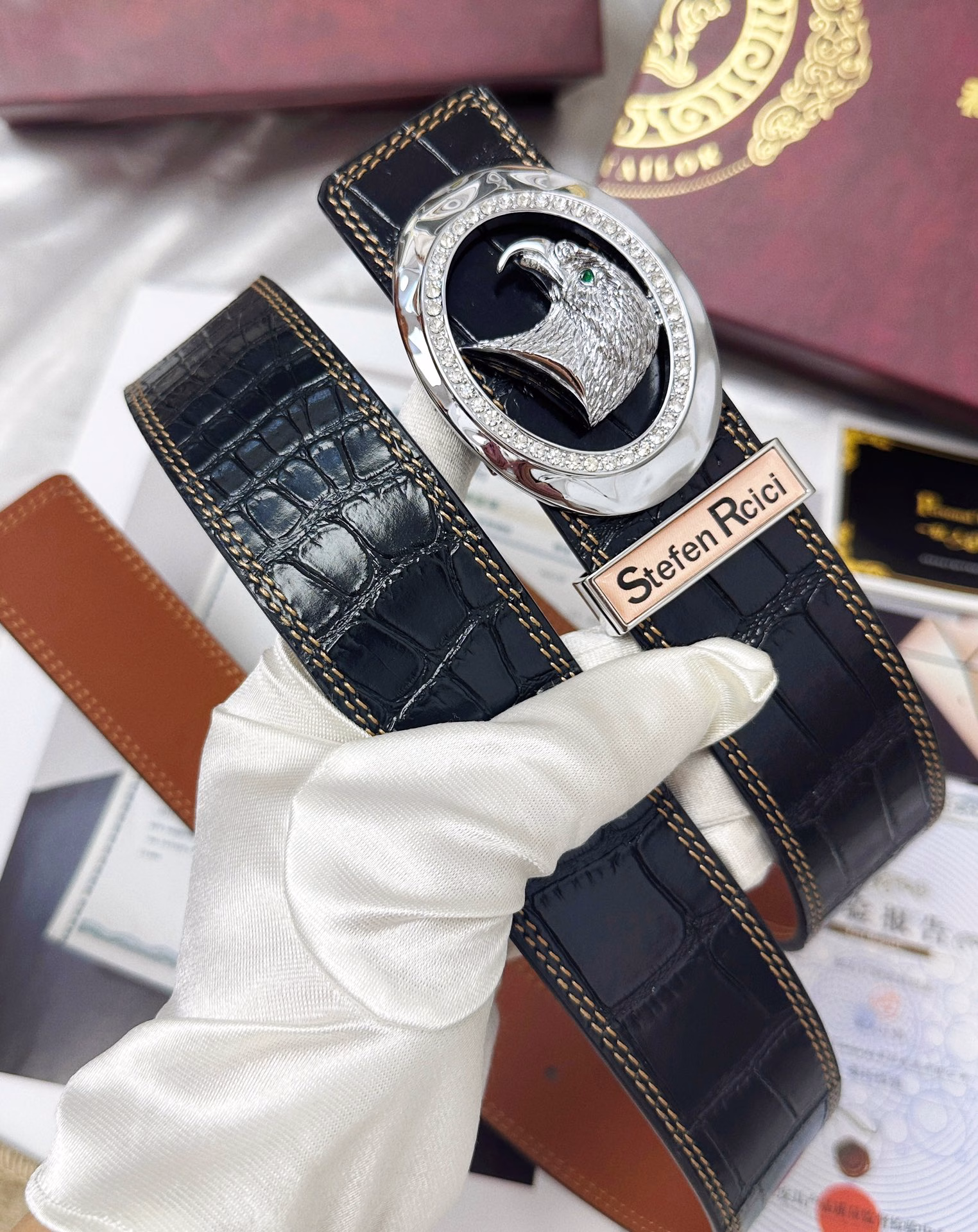 Stefen Rcici. Stefen. Nitz ✈️P150Belt: Top original replica. Private customization🌟High-end special editionGrade: Imported original first-layer crocodile leather texture-24K pure steel material. Diamond inlaid💠Vacuum plating process. Eagle head sapphire crystal design🦅Never fade. Private customization special limited edition🏅️