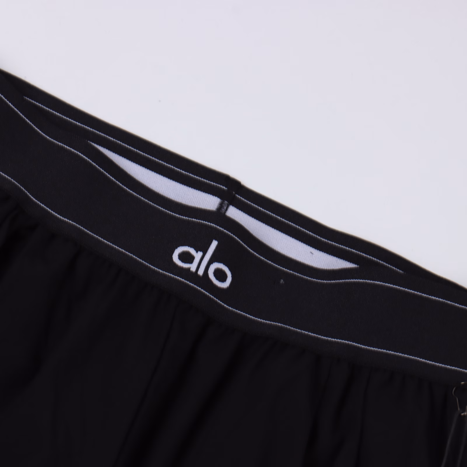 Alo webbing belt yoga pantsPurchase original directional development original consistent pure cotton composite fabric (wrinkle resistance and drape can be seen with the naked eye to distinguish the market version), the fabric is custom-dyed with mixed lines charcoal gray, different from the pure gray and dark gray version, the color matching is very fashionable, custom-made wide waistband, custom-made drawstring, and the drawstring and fabric are dyed in the same vat to ensure that there will be no color difference, custom-made 3M reflective logo hot stamping, laser cutting, no rough edges