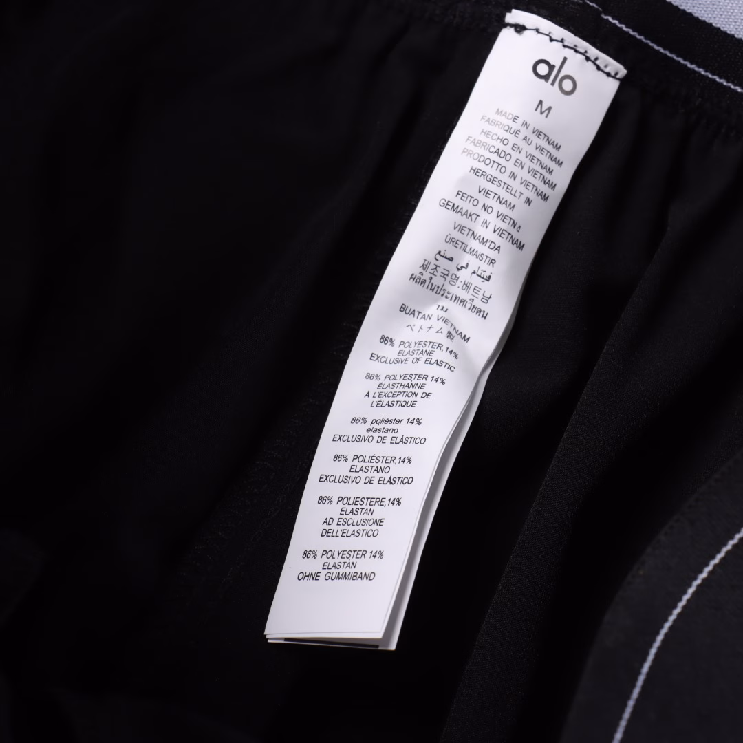 Alo webbing belt yoga pantsPurchase original directional development original consistent pure cotton composite fabric (wrinkle resistance and drape can be seen with the naked eye to distinguish the market version), the fabric is custom-dyed with mixed lines charcoal gray, different from the pure gray and dark gray version, the color matching is very fashionable, custom-made wide waistband, custom-made drawstring, and the drawstring and fabric are dyed in the same vat to ensure that there will be no color difference, custom-made 3M reflective logo hot stamping, laser cutting, no rough edges