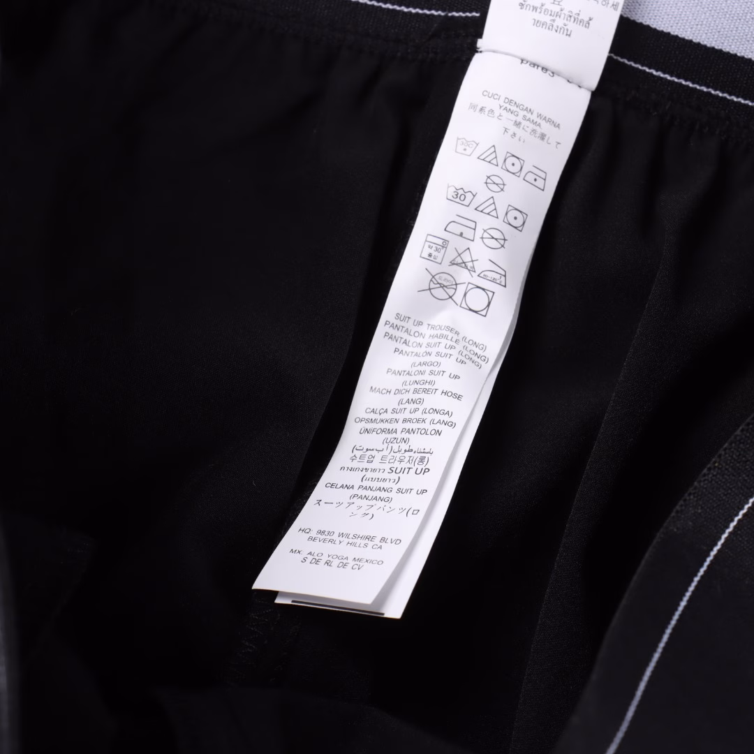 Alo webbing belt yoga pantsPurchase original directional development original consistent pure cotton composite fabric (wrinkle resistance and drape can be seen with the naked eye to distinguish the market version), the fabric is custom-dyed with mixed lines charcoal gray, different from the pure gray and dark gray version, the color matching is very fashionable, custom-made wide waistband, custom-made drawstring, and the drawstring and fabric are dyed in the same vat to ensure that there will be no color difference, custom-made 3M reflective logo hot stamping, laser cutting, no rough edges