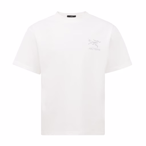 Arc'teryx front and back logo printed short-sleeved T-shirtThe fabric is 260g combed cotton, customized 32-count 1*1 thread, and the garment is washed twice. The fabric is comfortable and skin-friendly without any strange feeling. The custom-dyed fabric has high textile density, good drape, and is not easy to deform. The thick weave plus the compact spinning process will not affect the breathability of the fabric. The color saturation is very high. This is a treasure-level product that you absolutely cannot miss.