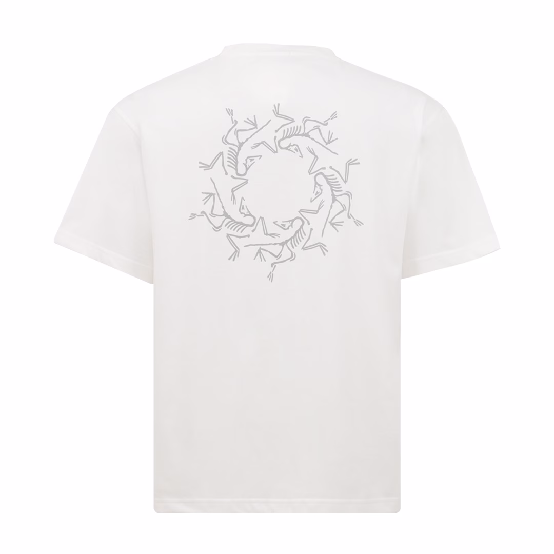Arc'teryx front and back logo printed short-sleeved T-shirtThe fabric is 260g combed cotton, customized 32-count 1*1 thread, and the garment is washed twice. The fabric is comfortable and skin-friendly without any strange feeling. The custom-dyed fabric has high textile density, good drape, and is not easy to deform. The thick weave plus the compact spinning process will not affect the breathability of the fabric. The color saturation is very high. This is a treasure-level product that you absolutely cannot miss.