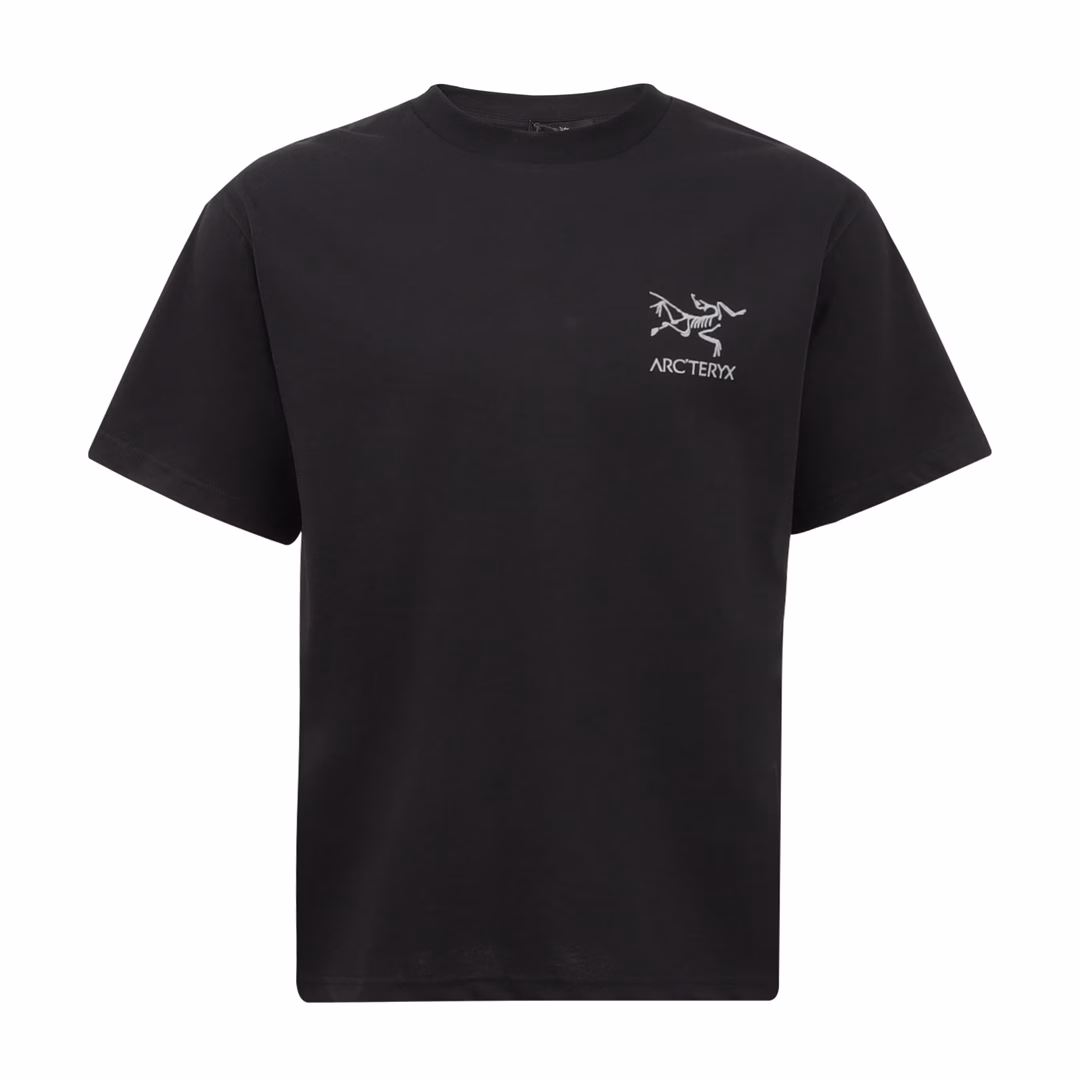 Arc'teryx front and back logo printed short-sleeved T-shirtThe fabric is 260g combed cotton, customized 32-count 1*1 thread, and the garment is washed twice. The fabric is comfortable and skin-friendly without any strange feeling. The custom-dyed fabric has high textile density, good drape, and is not easy to deform. The thick weave plus the compact spinning process will not affect the breathability of the fabric. The color saturation is very high. This is a treasure-level product that you absolutely cannot miss.