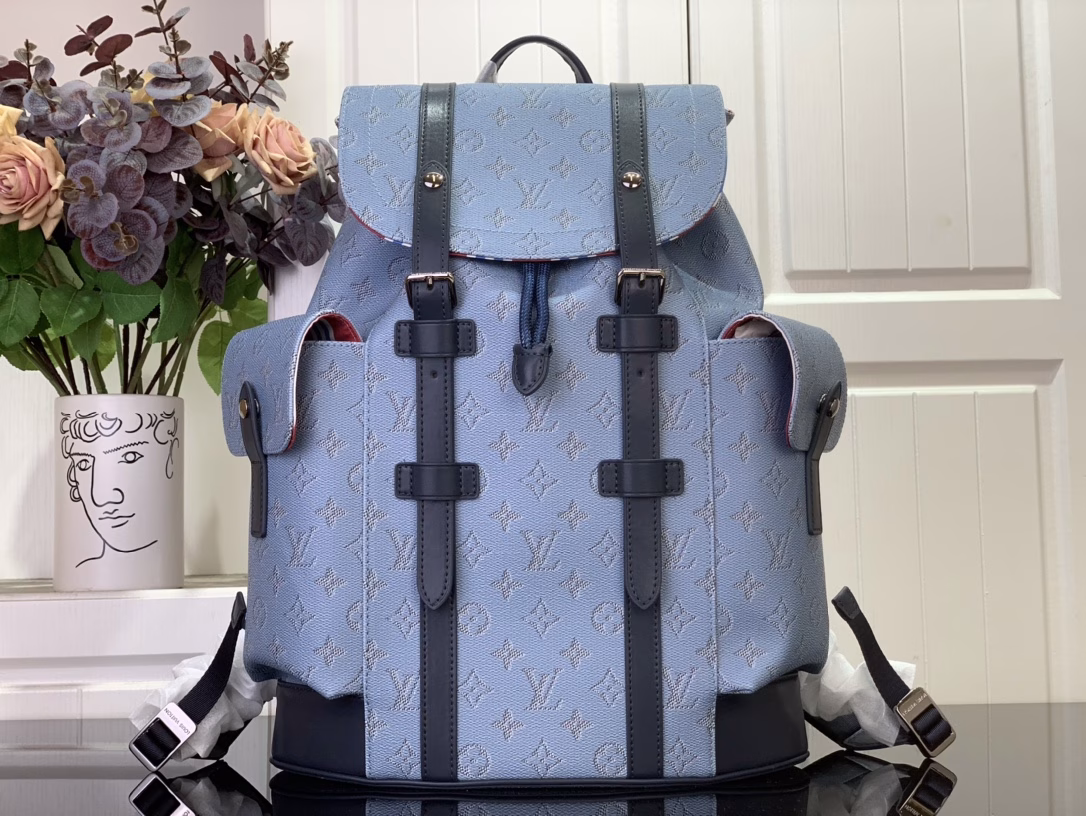 The Christopher Medium Backpack is a nod to sailing and ocean liners, with Monogram Heritage coated canvas dyed in a new hue. The leather outlines the handsome silhouette, the buckle fastens the vertical straps, and the spacious structure is lined with striped fabric.