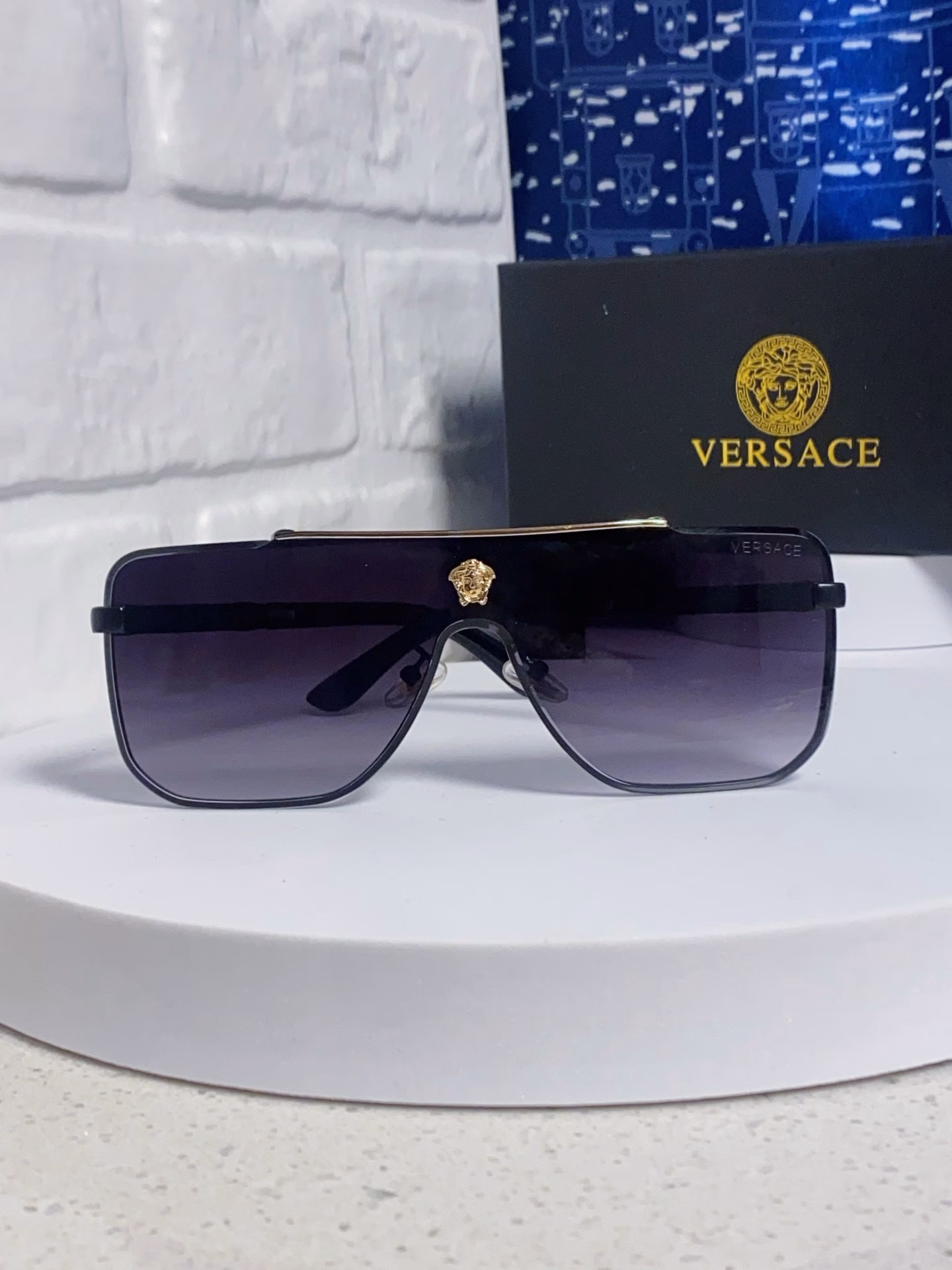 Versace 2025 new human head one-piece sunglasses European and American personality men and women sunglasses cross-border modern sunglasses in