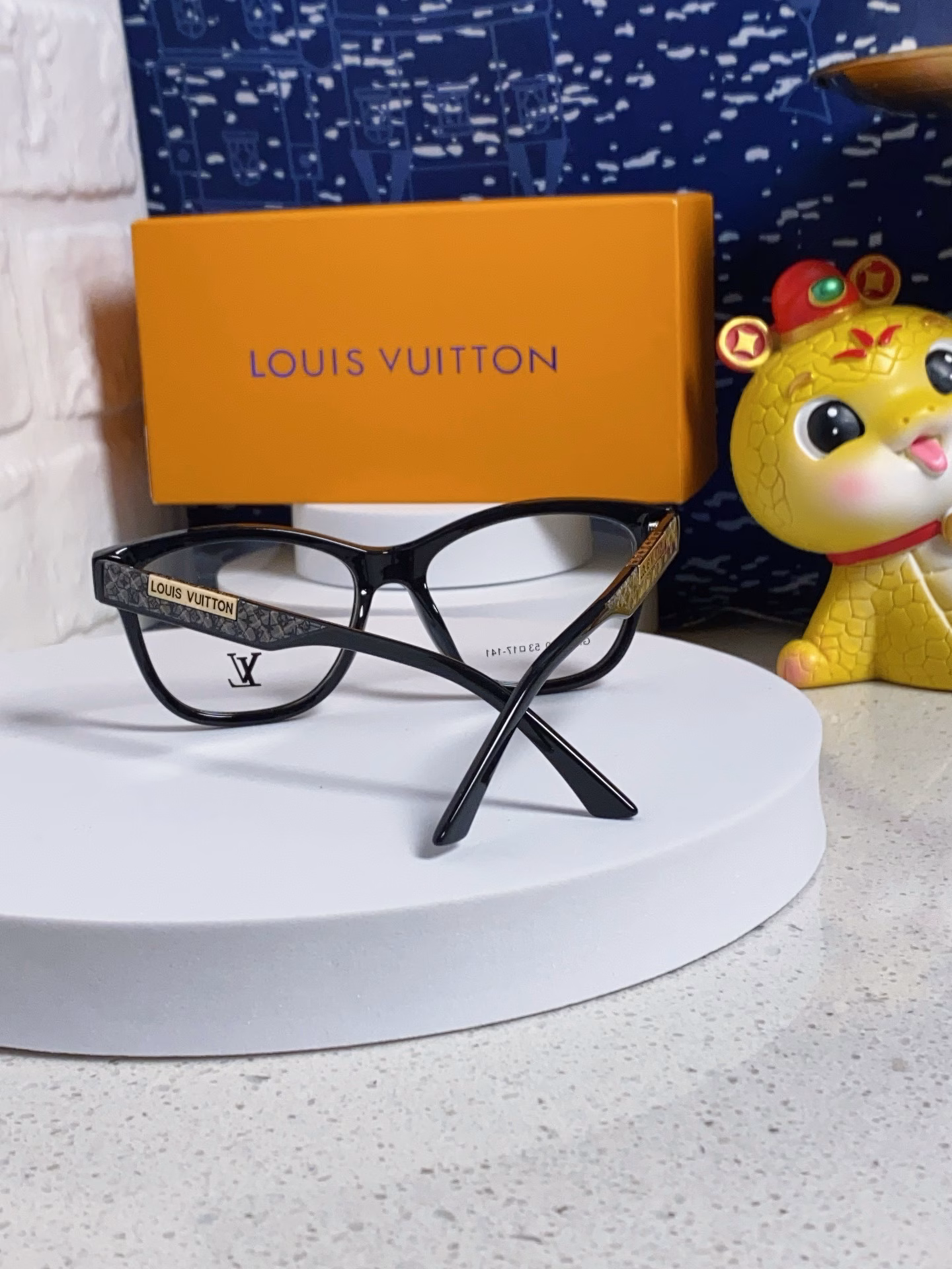 Louis Vuitton 2025 new style casual fashion ultra-light Korean version of large frame glasses frame Internet celebrity glasses frame can be equipped with myopia anti-blue light unisex