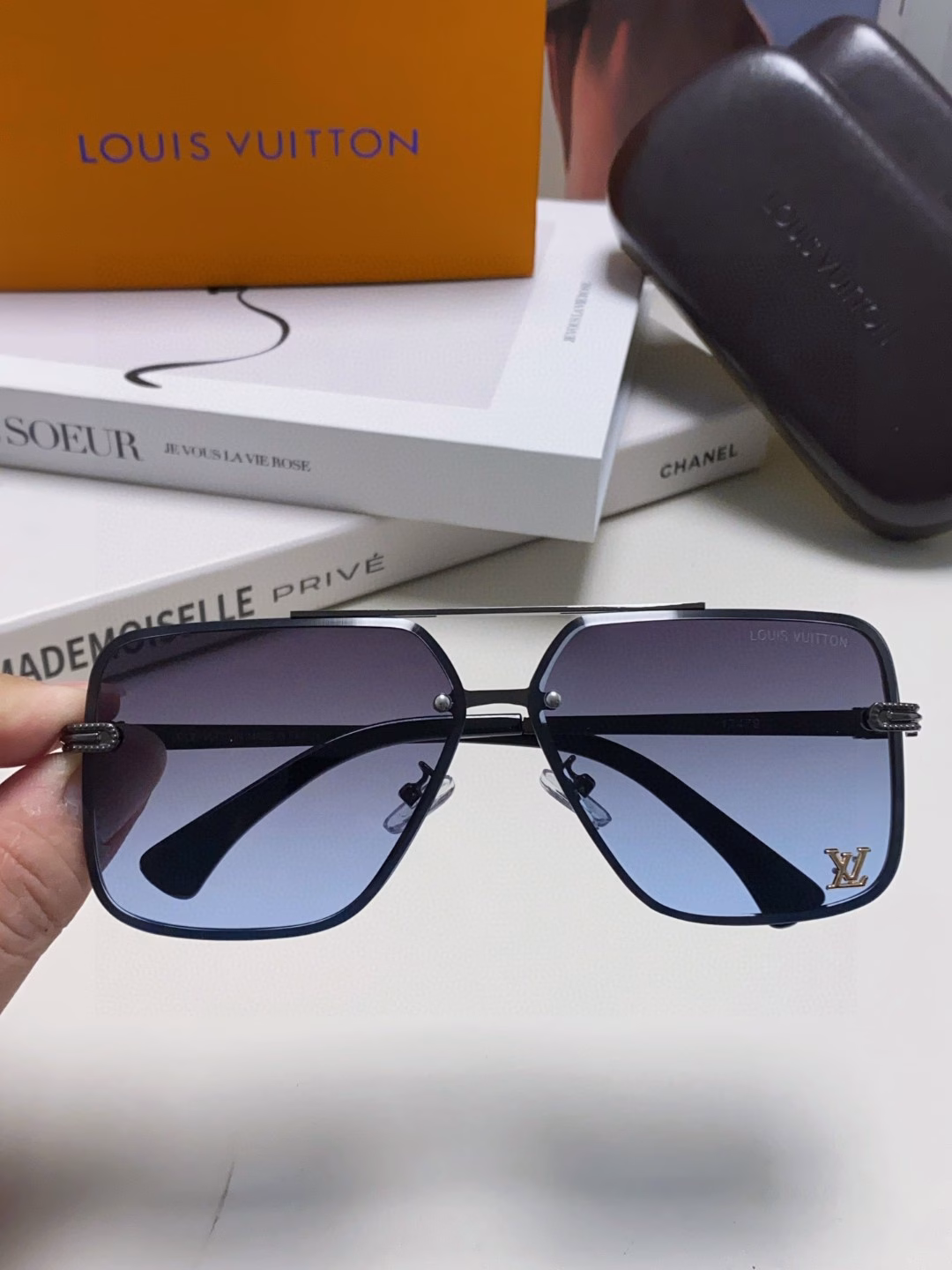 Louis Vuitton 2025 new men's high-end sunglasses fashionable and handsome trendy sunglasses outdoor driving travel sunglasses for men and women