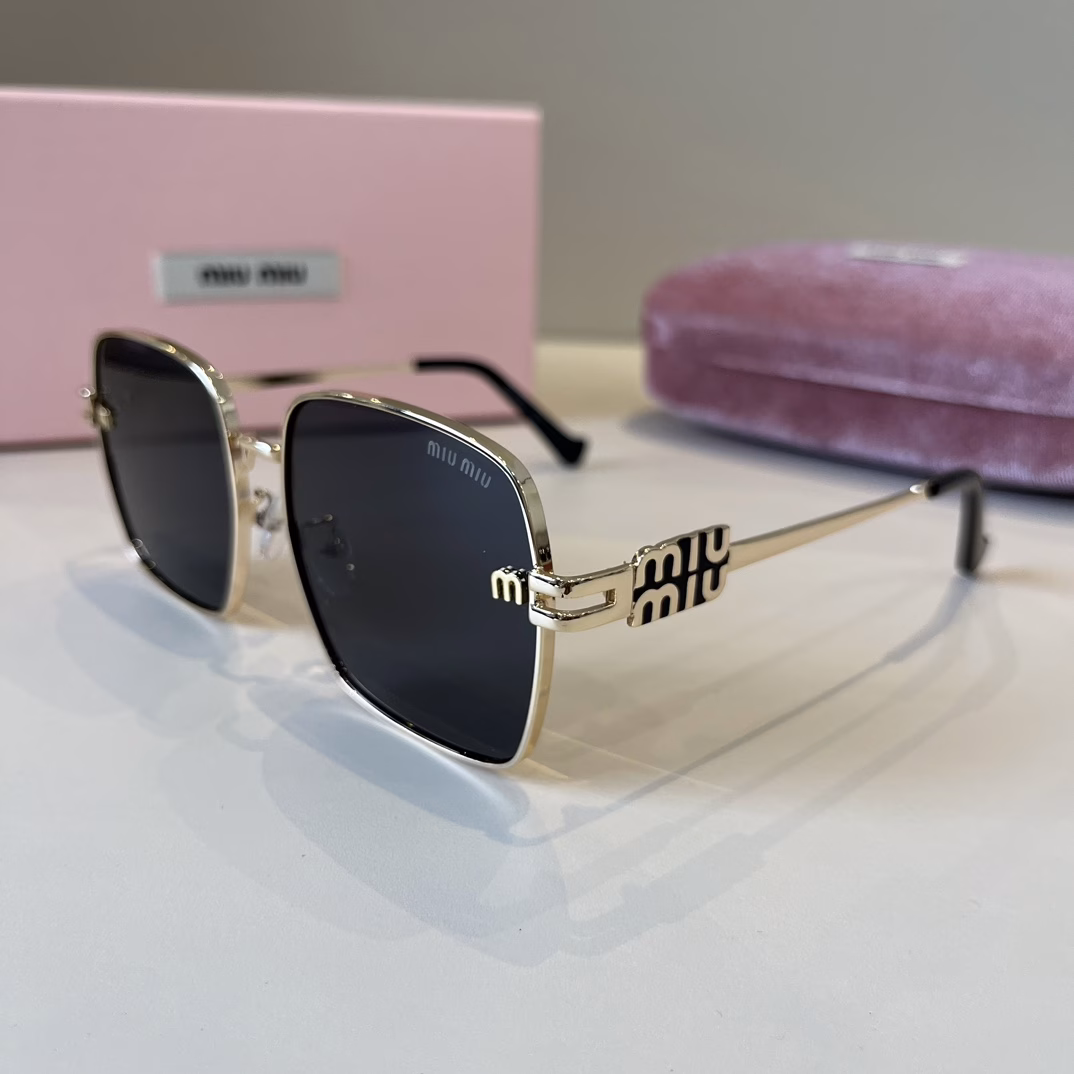 MIUMIU girls' new colors are here~ Sunglasses that you want to weld on your faceHard goods are not afraid of being late~ It took several months for ZP to make moldsAny details are perfectly reproduced, no color difference comparison on the official website