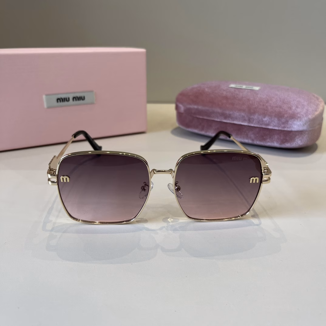 MIUMIU girls' new colors are here~ Sunglasses that you want to weld on your faceHard goods are not afraid of being late~ It took several months for ZP to make moldsAny details are perfectly reproduced, no color difference comparison on the official website