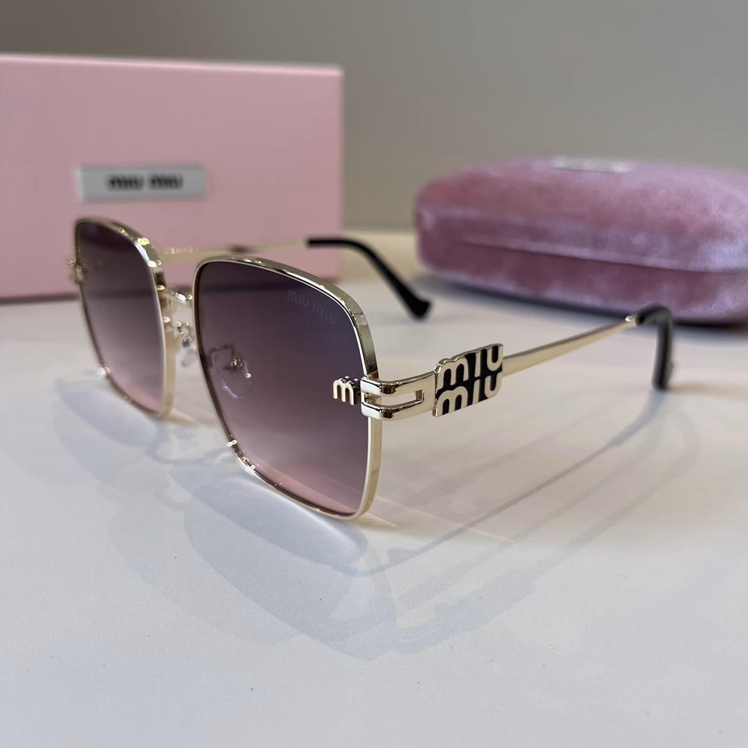 MIUMIU girls' new colors are here~ Sunglasses that you want to weld on your faceHard goods are not afraid of being late~ It took several months for ZP to make moldsAny details are perfectly reproduced, no color difference comparison on the official website