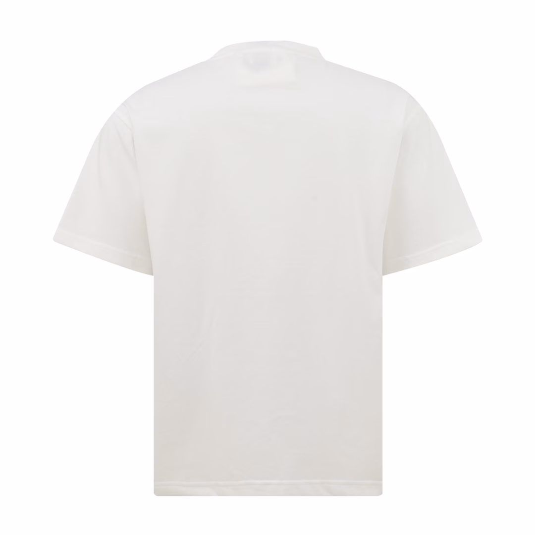 Burberry Horse Printed Short SleevesThis summer's latest classic and stylish slogan T-shirt. No extra frills, just pair it up to feel the unique charm of British style! Made of plain knitted cotton fabric, it has a warm texture and a sense of drape. The craftsmanship is neat and detailed, the lines are neat, the ribbed neckline is smooth and delicate, comfortable and breathable, and the cutting process is in place. The most popular OS loose version is cut out, which is fashionable and eye-catching, and full of street casual laziness! The pocket plaid does not need to be deliberately explained, and the neat and delicate beauty is different from the traditional offset printing pattern!