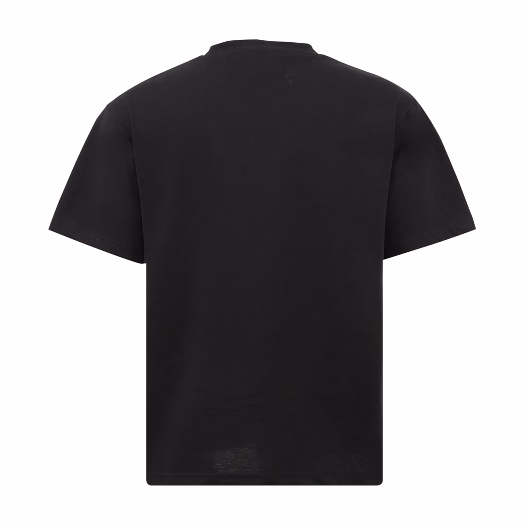 Burberry Horse Printed Short SleevesThis summer's latest classic and stylish slogan T-shirt. No extra frills, just pair it up to feel the unique charm of British style! Made of plain knitted cotton fabric, it has a warm texture and a sense of drape. The craftsmanship is neat and detailed, the lines are neat, the ribbed neckline is smooth and delicate, comfortable and breathable, and the cutting process is in place. The most popular OS loose version is cut out, which is fashionable and eye-catching, and full of street casual laziness! The pocket plaid does not need to be deliberately explained, and the neat and delicate beauty is different from the traditional offset printing pattern!