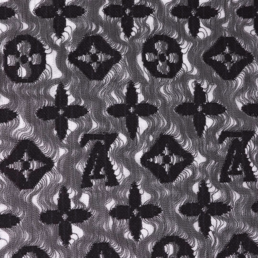 Louis Vuitton double-layer mesh jacquard monogram short sleevesMachine washing is strictly prohibited, only hand washing is allowed. This style is made of layered transparent mesh fabric and jacquard cotton fabric lining, interlaced to present the full-width Monogram pattern, with a knitted ribbed neckline, high-end luxury, unisex style, customized accessories, three labelsPlease hand wash this style, machine washing is strictly prohibited