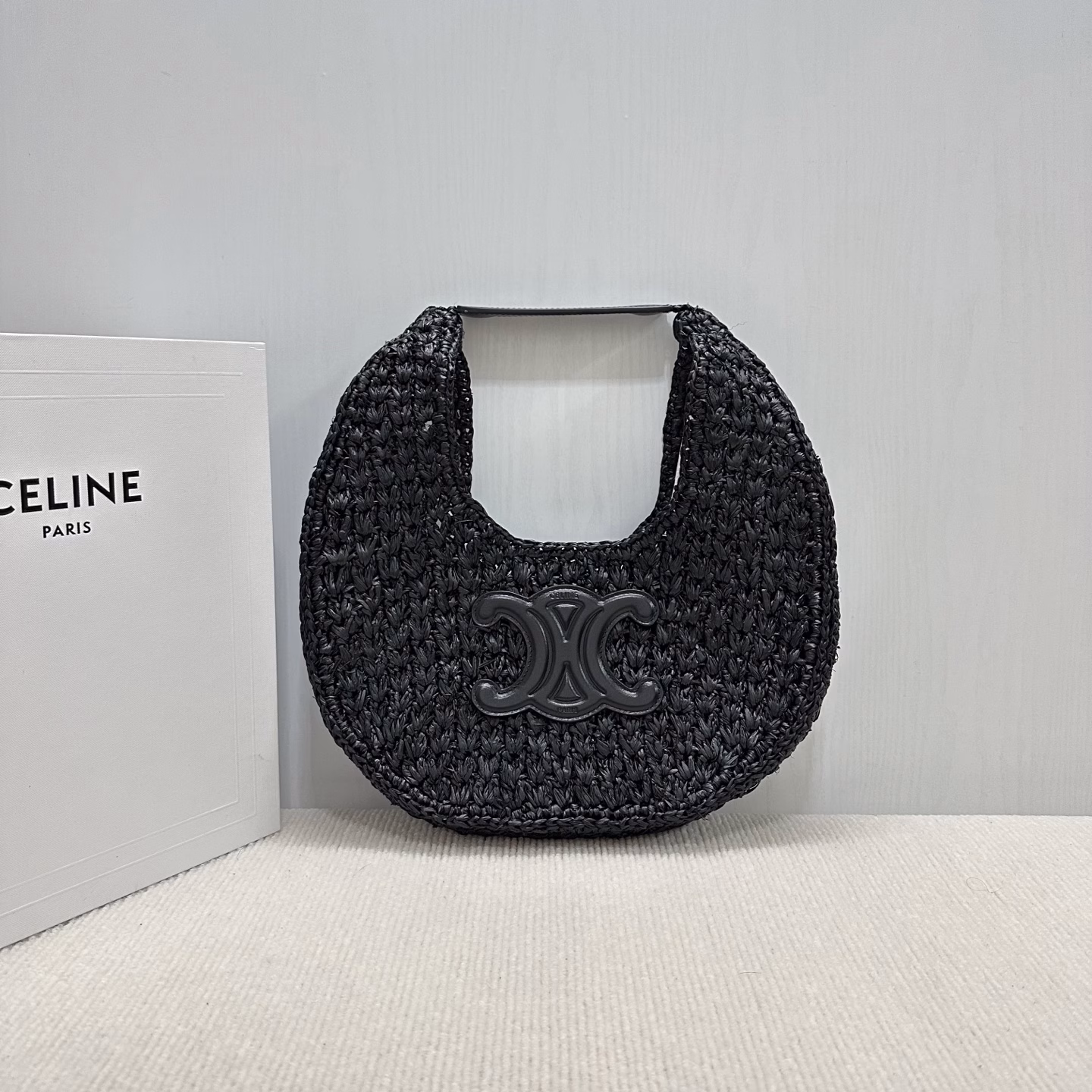 CE Hobo straw bag, CELINE CLASSIC PANIER is made of plant materials and cow leather! The shape outlines the artistic world of modern people🌍, HOBO handbags, hand-woven handbags, look simple but not simple. Each piece shows a unique personality, pure hand-woven. The size and shape may vary slightly ‼ ️