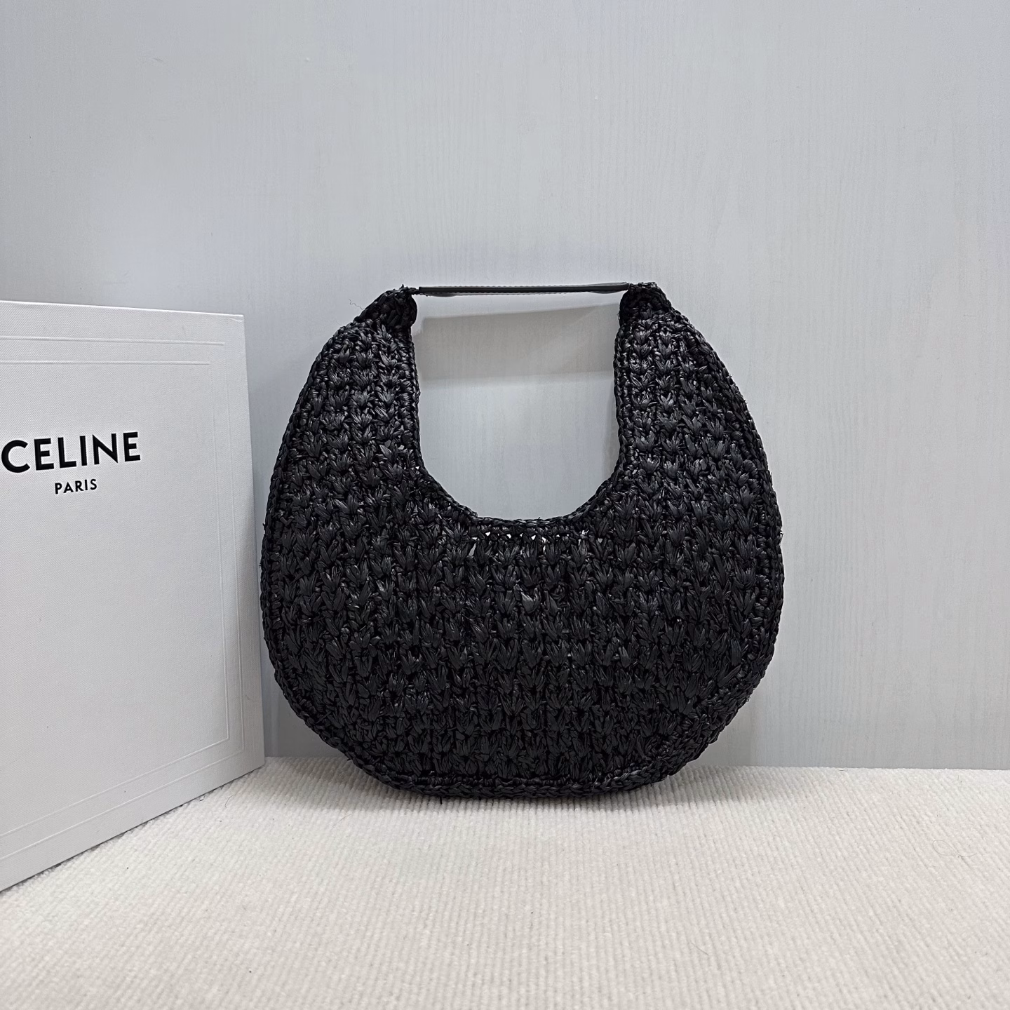 CE Hobo straw bag, CELINE CLASSIC PANIER is made of plant materials and cow leather! The shape outlines the artistic world of modern people🌍, HOBO handbags, hand-woven handbags, look simple but not simple. Each piece shows a unique personality, pure hand-woven. The size and shape may vary slightly ‼ ️