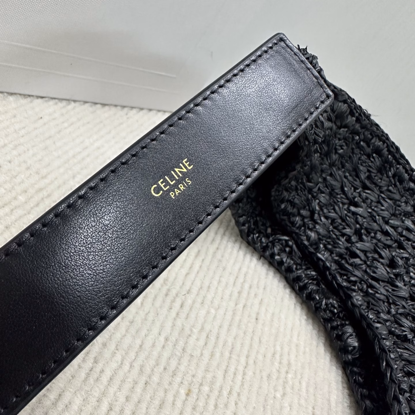 CE Hobo straw bag, CELINE CLASSIC PANIER is made of plant materials and cow leather! The shape outlines the artistic world of modern people🌍, HOBO handbags, hand-woven handbags, look simple but not simple. Each piece shows a unique personality, pure hand-woven. The size and shape may vary slightly ‼ ️