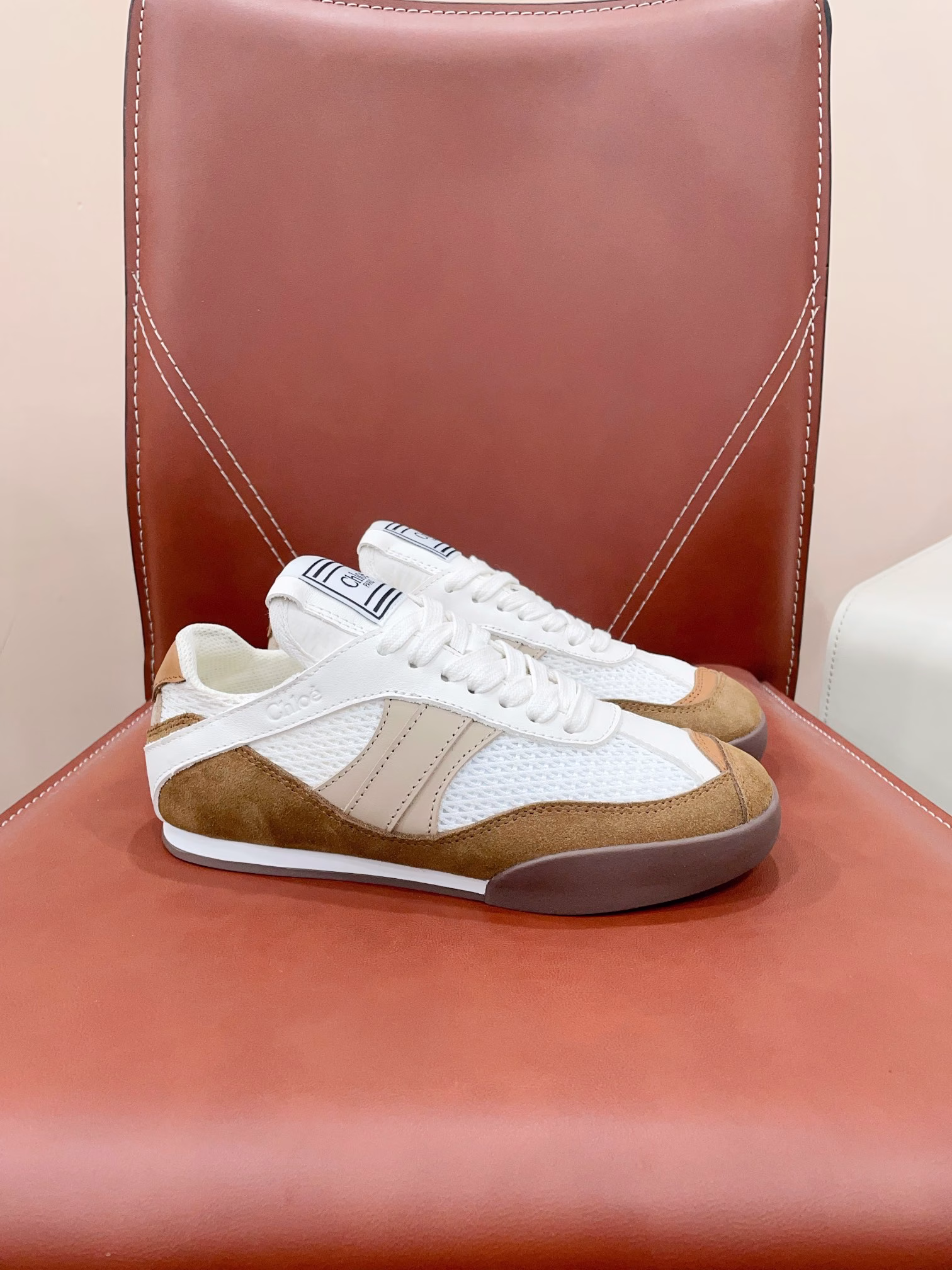 Chloe, the upgraded version of casual shoes is here!The latest original private model sole, all the positions are just right after matching, all the craftsmanship and materials are consistent with the original, it is definitely a pair of durable and good-looking must-haves for walking around the world! !