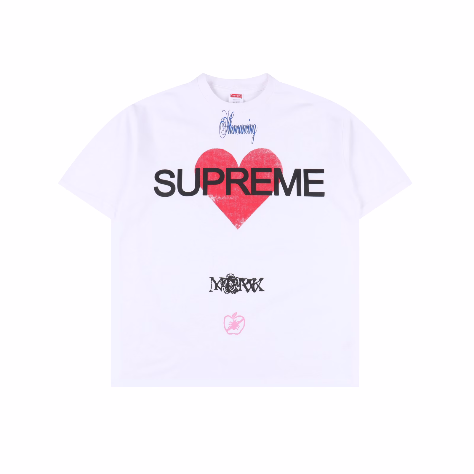 Supreme SS25 WEEK1 Announcing Tee Heart-shaped logo pattern round neck short-sleeved T-shirtThe printing details are very detailed. The threads are printed on the garment. The garment needs to be ironed and flattened before printing again. The level of detail and complexity can be imagined. Original development. The auxiliary materials and printing details are restored 1:1