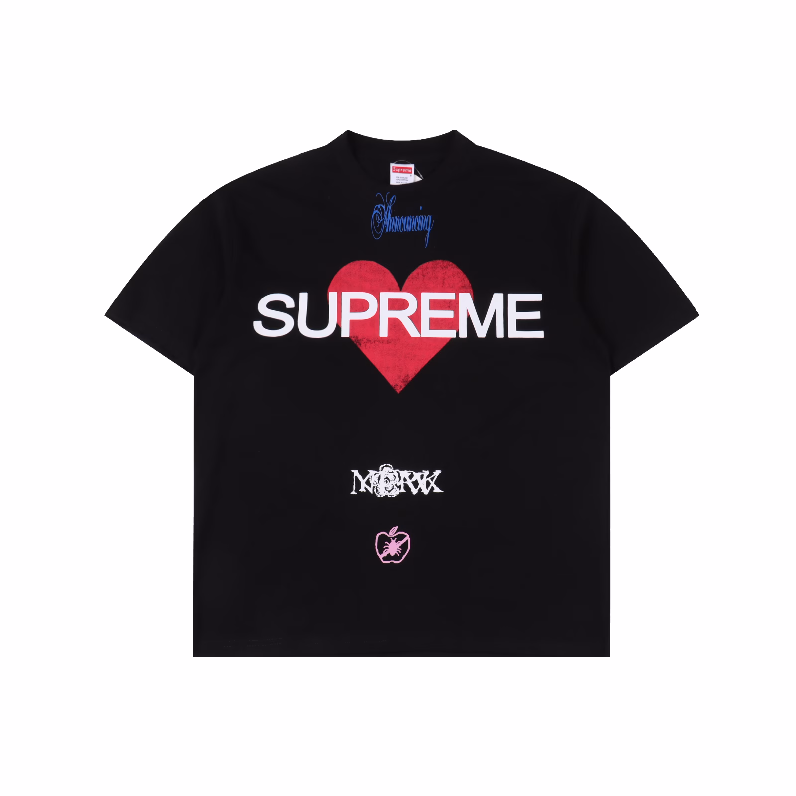 Supreme SS25 WEEK1 Announcing Tee Heart-shaped logo pattern round neck short-sleeved T-shirtThe printing details are very detailed. The threads are printed on the garment. The garment needs to be ironed and flattened before printing again. The level of detail and complexity can be imagined. Original development. The auxiliary materials and printing details are restored 1:1