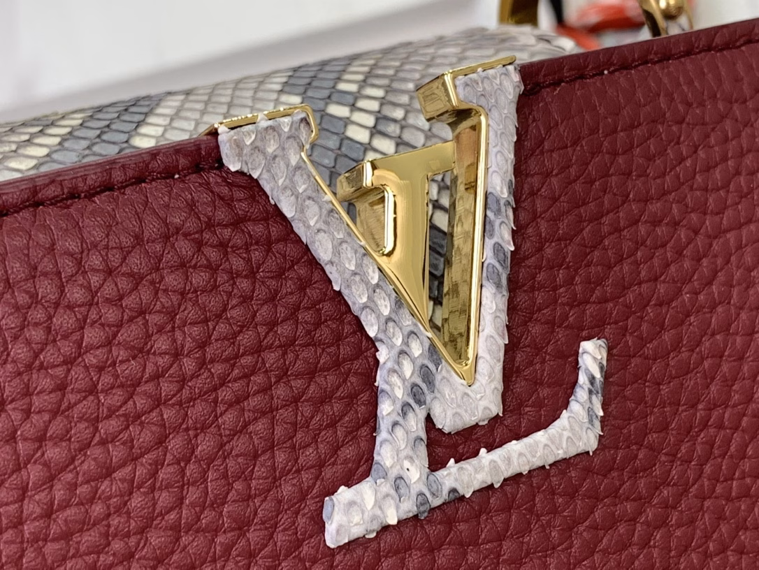 The Capucines bb bag features light blue Taurillon leather for a sophisticated feminine appeal, juxtaposed with precious Karung leather on the flap and top handle. Although soft to the touch, Karung leather is extremely durable, making it long-lasting. In addition to the iconic top handle, the Capucines also features a wide, removable shoulder strap.