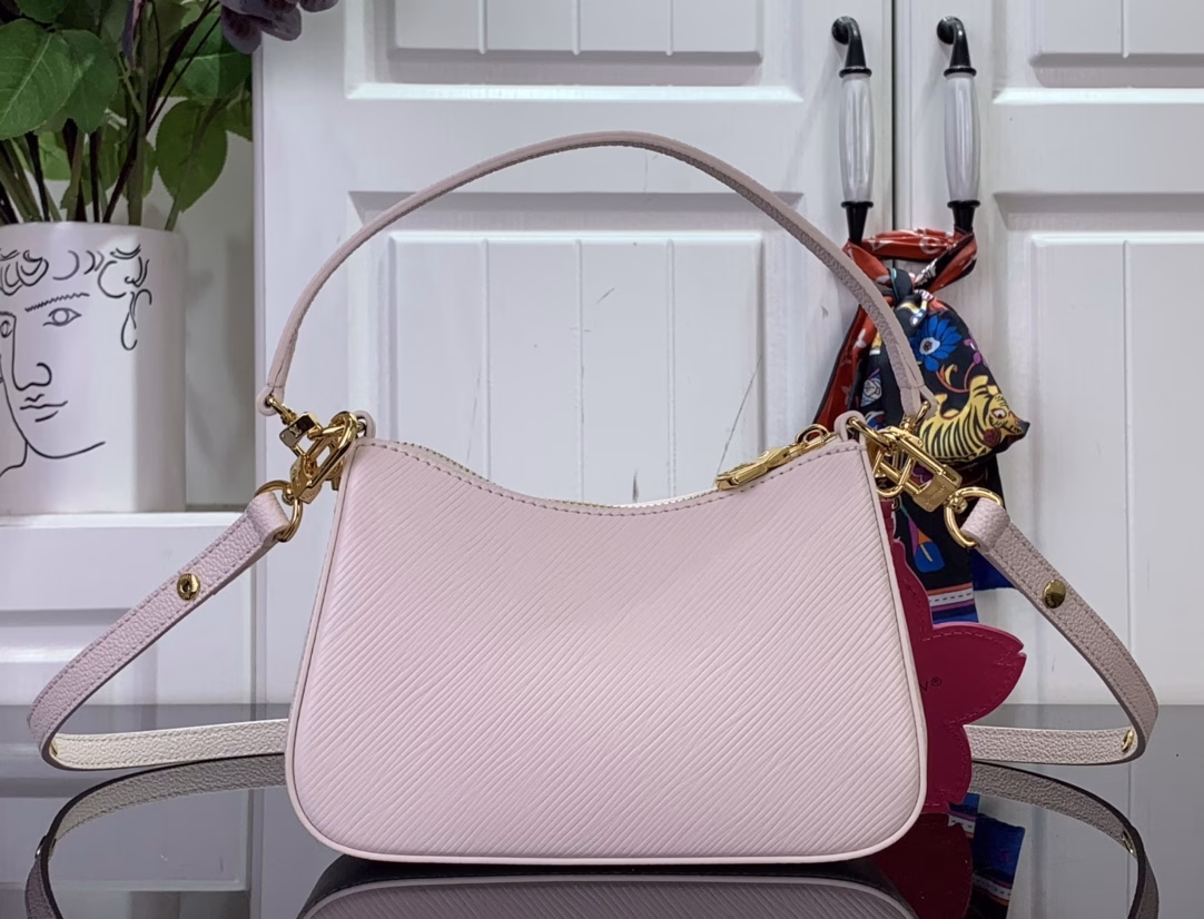 Cherry Blossom Water Ripple Underarm Bag New LV x TM MARELLINI Handbag of the Season This Marellini handbag is made of Epi grain leather with dazzling metal parts, showing the vitality of the Louis Vuitton x Takashi Murakami replica series. The detachable mirror depicts the Cherry Blossom pattern on the Monogram canvas, which reflects the personality of the Cherry Blossom bag decoration.